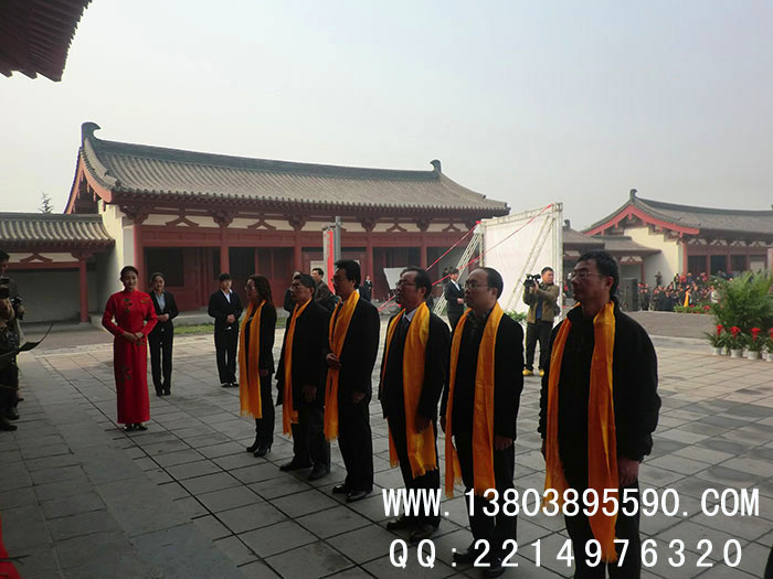 杜甫機（jī）械祭拜詩聖