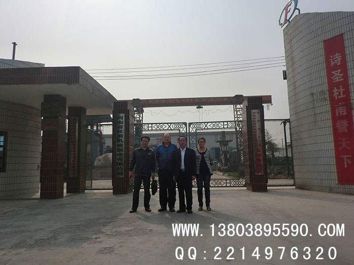 與顧教授合（hé）影留（liú）念