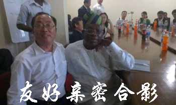 親密交（jiāo）談合影（yǐng）