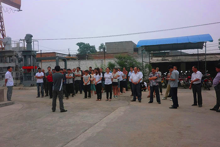 杜甫機械（xiè）召開質量服務管（guǎn）理大會